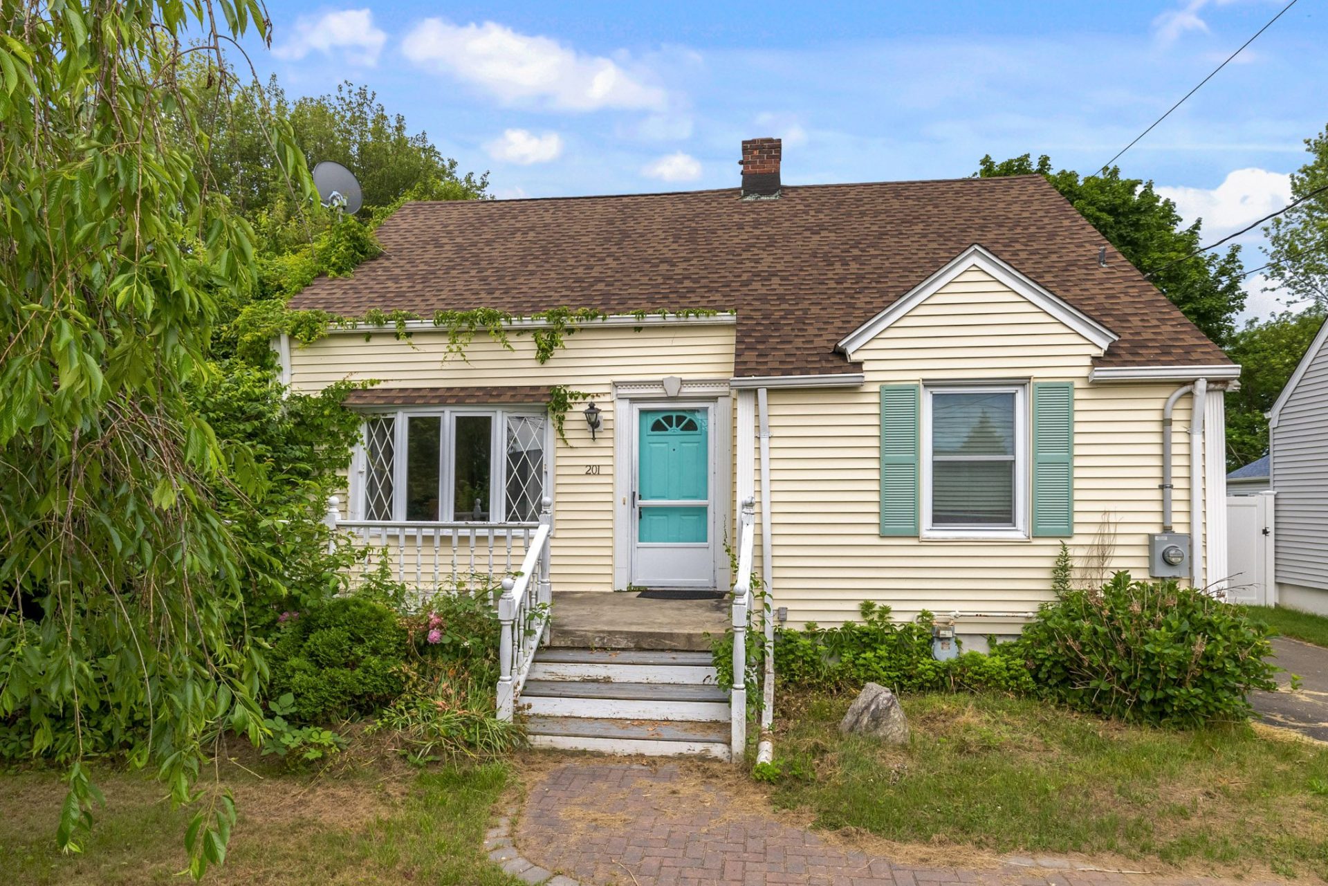 FOR SALE! 201 4th Avenue, Stratford CT 06615 330,000! Reid Real